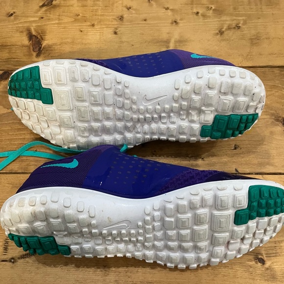 Nike like new tennis shoes - Picture 3 of 7